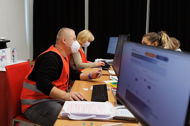 Ukrainian refugees (associate image)