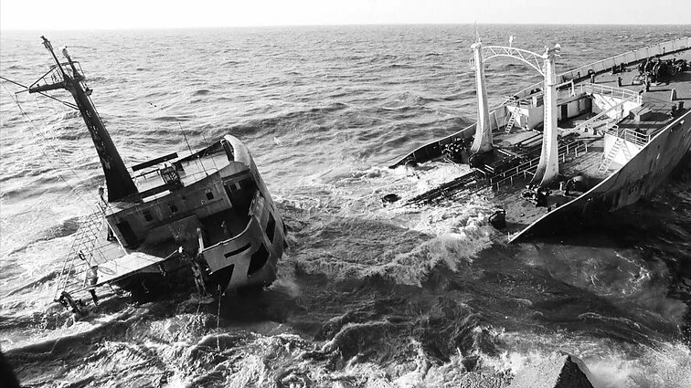 Laivai, kuriems Baltija buvo negailestinga: nuo ekologine katastrofa tapusios tanklaivio avarijos iki paminklo Smiltynėje