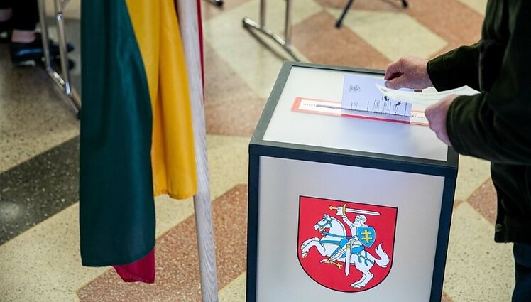 Parlamentinės partijos susitarė dėl to, kokios turės būti merų galios ir pareigos pakeitus Konstituciją