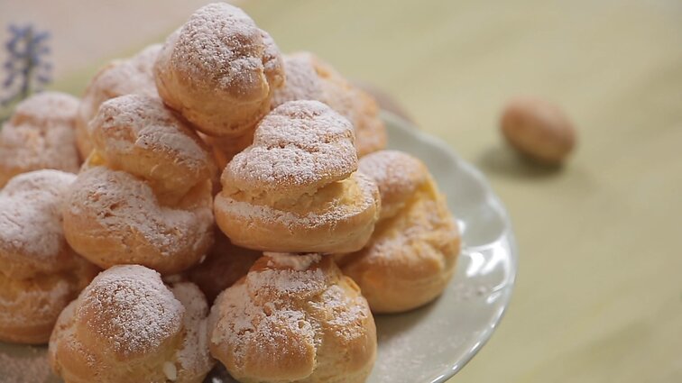 Plikyti pyragaičiai su varškės kremu „Pūkučiai"