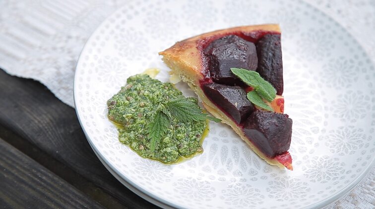 Viešnagė Ievos Nečiauskienės sodyboje ir pavasario pievų žalumynų pesto