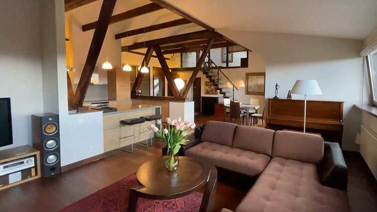 Unikalaus interjero būstas Vilniaus centre: pravėrus apartamentų duris užplūsta netikėtas erdvumo pojūtis