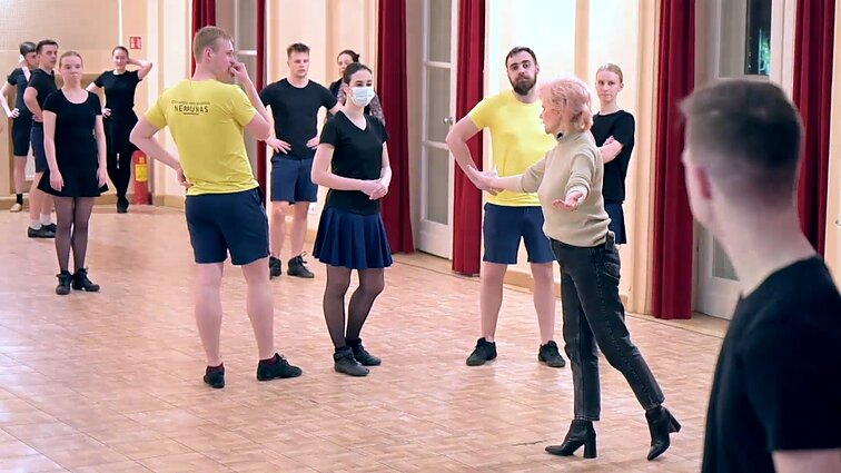 Kauno studentai šoka- “Nemunas”