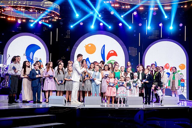 Dainų dainelė 2022. Velykinėje laidoje – jaunųjų atlikėjų kvietimas šokti, skraidyti ir dainuoti kartu