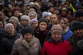 Buča, maisto davinių laukiantys gyventojai Buča, maisto davinių laukiantys gyventojai