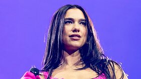 Dua Lipa pradėjo koncertų turą Europoje