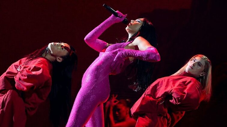 Dua Lipa pradėjo koncertų turą Europoje