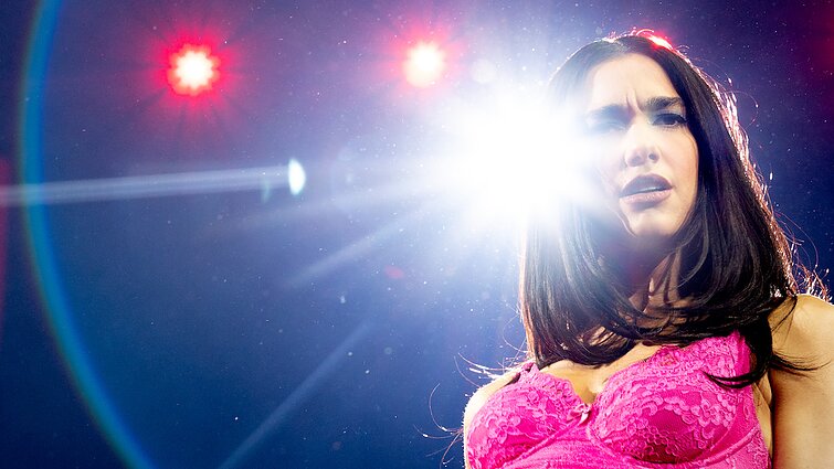Dua Lipa pradėjo koncertų turą Europoje