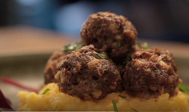 Itališki jautienos maltinukai su lietuvišku prieskoniu – vietoj rikotos sūrio patiekalui gardinti naudojama varškė