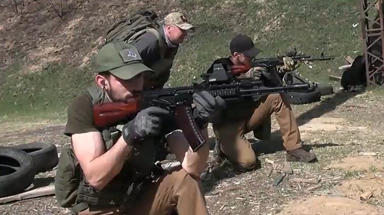 Ukrainoje dirbantys kariai iš Lietuvos: padėdami ukrainiečiams čia, netiesiogiai giname savo šeimas Lietuvoje