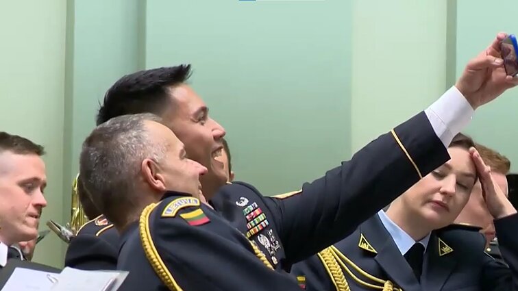 JAV ir Lietuvos kariniai orkestrai rengia jungtinius koncertus: į sales vos telpa visi norintieji