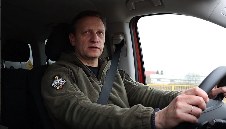 Itin svarbi pagalba Ukrainai – automobiliai: apie paramos gabenimą į patikimas rankas