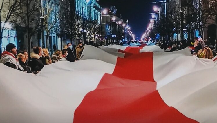 Vilniaus sąsiuvinis. Fotokonkurso „Vilnius po balta raudona balta vėliava“ nugalėtojai, Baltarusijos dalyvavimas kare prieš Ukrainą ir gudų verslininkų forumas Vilniuje