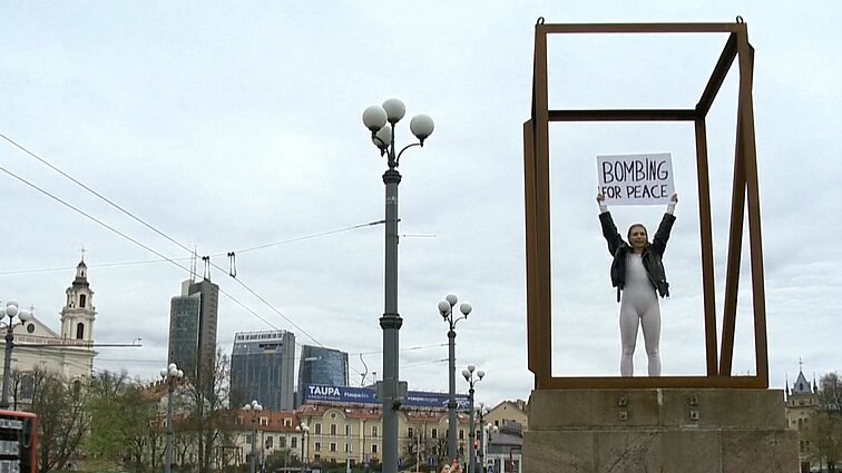 Būrys menininkų per savaitę surengs 9 menines akcijas: pirmoji buvo skirta žuvusiems Ukrainoje pagerbti