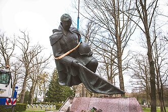 A monument to Soviet soldiers was taken down at a military cemetery in Kaunas