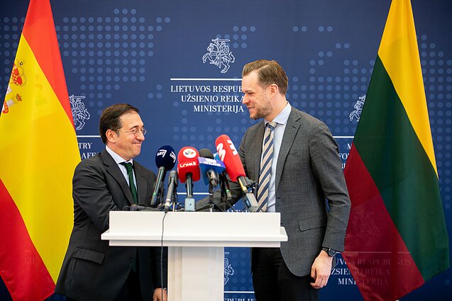 Žinios. Lietuvos ir Ispanijos diplomatijos vadovų susitikimas: ES sankcijos Rusijai turėtų būti taikomos nedelsiant