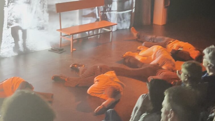 Oskaro Koršunovo teatro aktorių performansas po spektaklio „Šokis Delhi“ Vengrijos teatro festivalyje „Mitem“