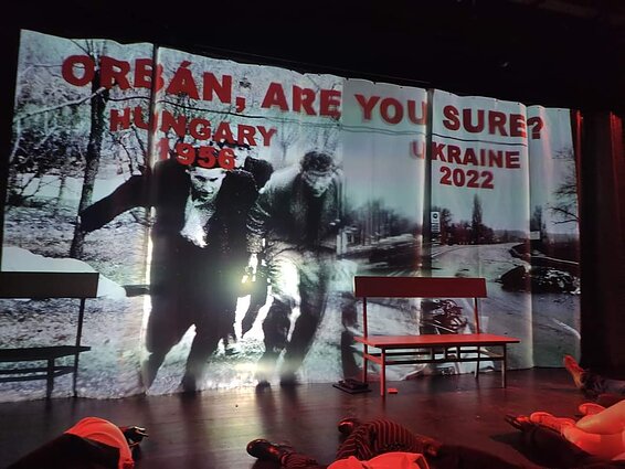 OKT aktorių performansas festivalyje „Mitem“ Budapešte