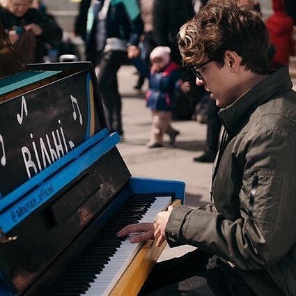 10–12. Per gaudžiančias sirenas groti nesustojęs pianistas: Lvive mes dabar rimčiau reaguojame į sirenas