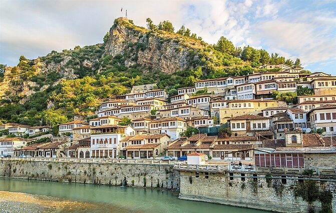 Albanija
