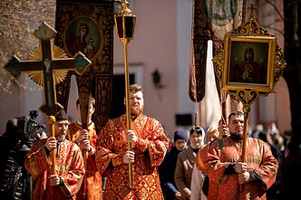 Several hundred Orthodox Christians took part in a procession in Vilnius on Saturday, calling to preserve the unity of the church and to end the “fratricidal war” in Ukraine. Several hundred Orthodox Christians took part in a procession in Vilnius on Saturday, calling to preserve the unity of the church and to end the “fratricidal war” in Ukraine.