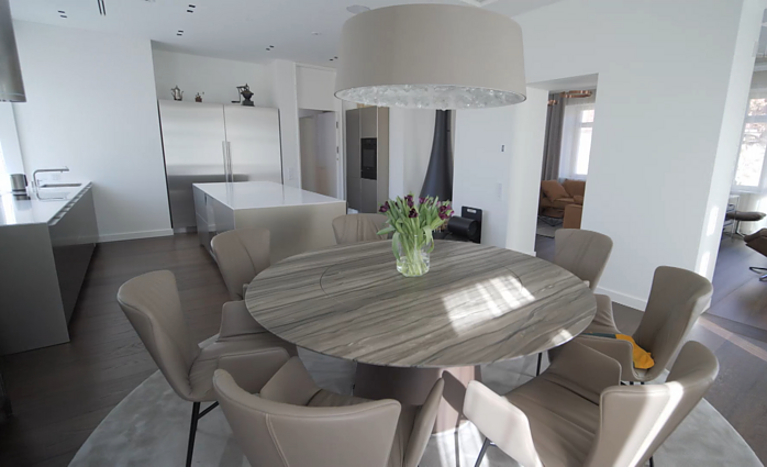 Vilniaus senamiestyje įsikūrę keturių lygių namai: iš apatinio aukšto į miegamuosius – liftu