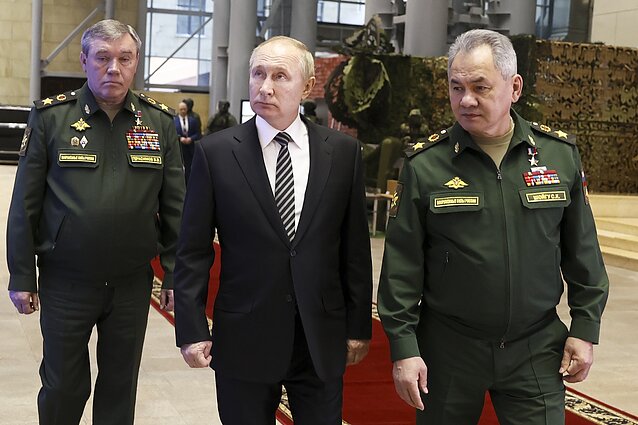 Vladimiras Putinas, Valerijus Gerasimovas ir Sergejus Šoigu Vladimiras Putinas, Valerijus Gerasimovas ir Sergejus Šoigu