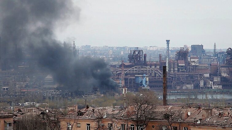 Rusijos pajėgos šturmuoja „Azovstal“: ten tebesislepia šimtai ukrainiečių civilių