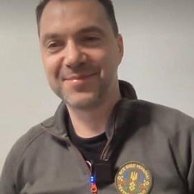 60 minučių. Ukrainos prezidento patarėjas O. Arestovičius; ačiū Lietuvai. Jūs atidavėte Ukrainai daugiau, nei patys turite