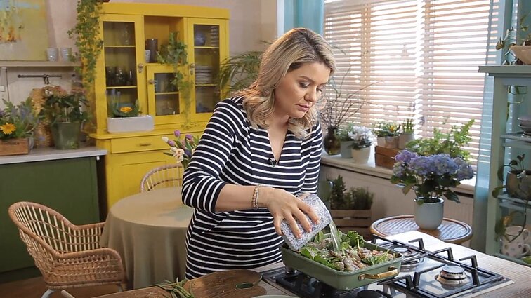 Beatos virtuvė. Vienos skardos vakarienė, pokalbis su Mantu Strolia, „Kuršėnų“ vyniotinio tortas ir nauji pagardai salotoms