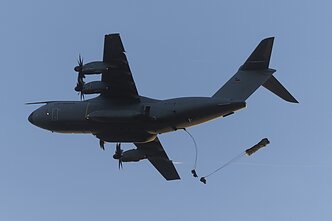German paratroopers drop into Lithuania German paratroopers drop into Lithuania