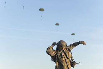 German paratroopers drop into Lithuania German paratroopers drop into Lithuania