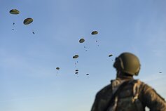 German paratroopers drop into Lithuania German paratroopers drop into Lithuania