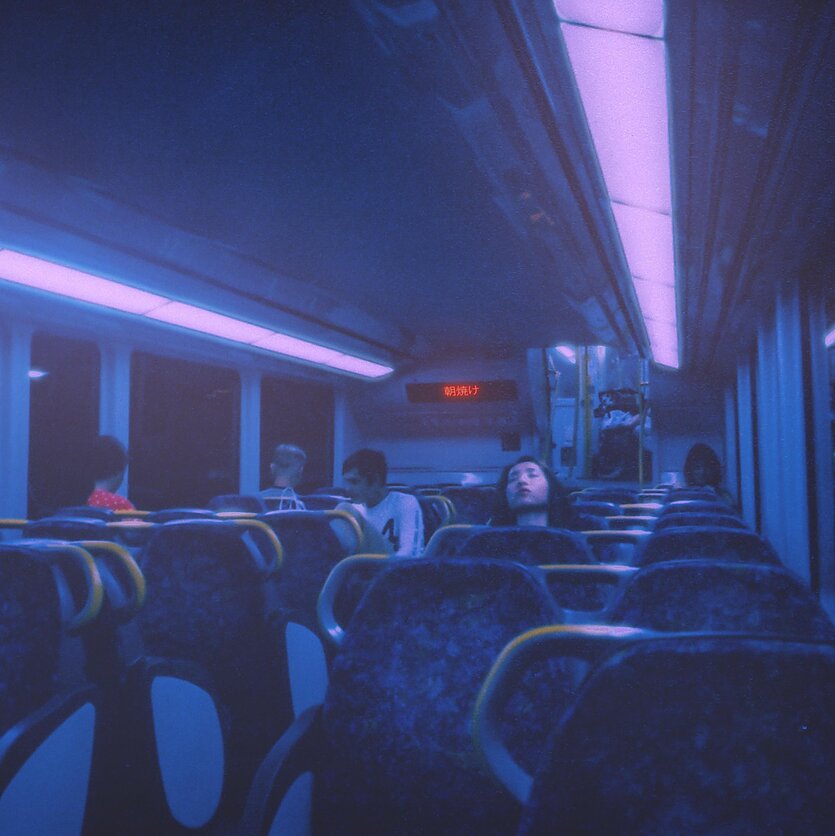 kevin laminto / „Unsplash“ nuotr., Naktis / autobusas / prietema / mistika