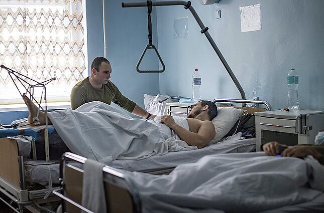 Žinios. Medicininių resursų stygius Ukrainoje: tenka pasitelkti ir senas karo medicinos technikas