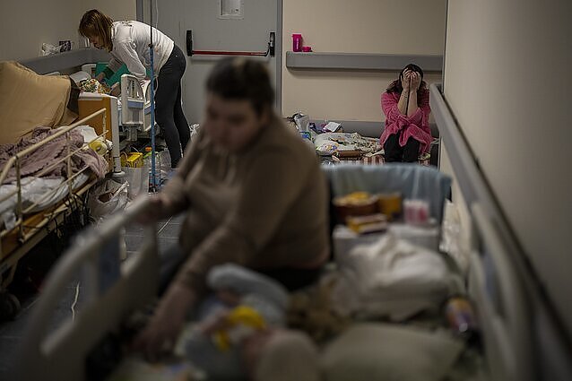 Žinios. Zelenskis: nuo karo pradžios Rusijos pajėgos sunaikino daugiau kaip pusę tūkstančio sveikatos įstaigų