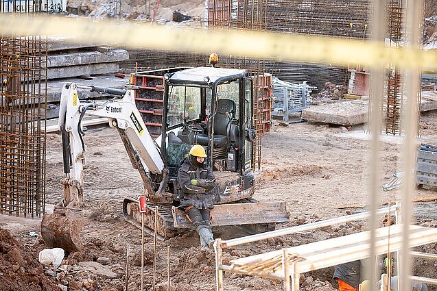 Žinios. Penktadienį pusdieniui stabdomos daugumos valstybinės reikšmės ir visuomeninės paskirties objektų statybos