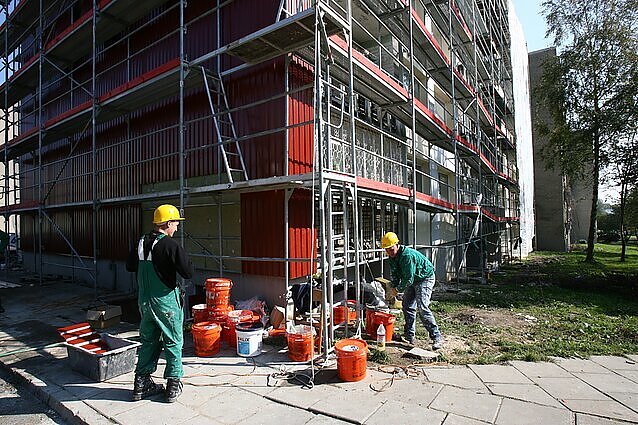 Žinios. Brangstant statybinėms medžiagoms, stringa daugiabučių renovacijos darbų pirkimai