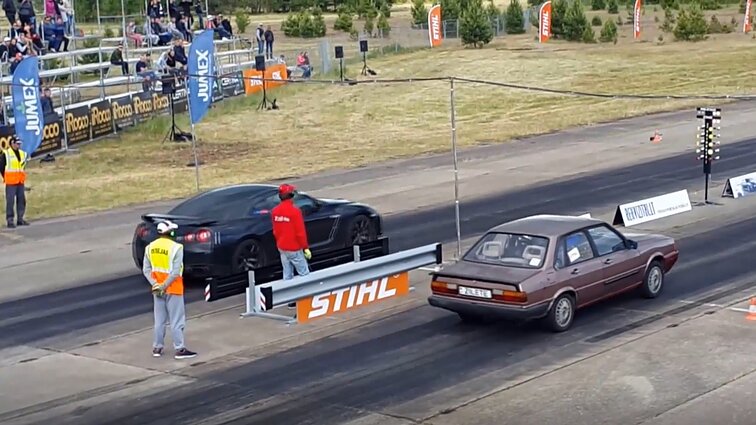 Gaudžiantys varikliai ir adrenalinas – kaip atrodo traukos lenktynės?