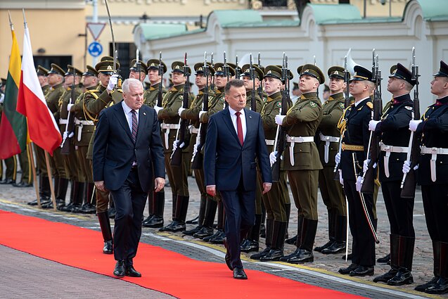 Lithuanian Defence Minister Arvydas Anušauskas and his Polish counterpart Mariusz Błaszczak