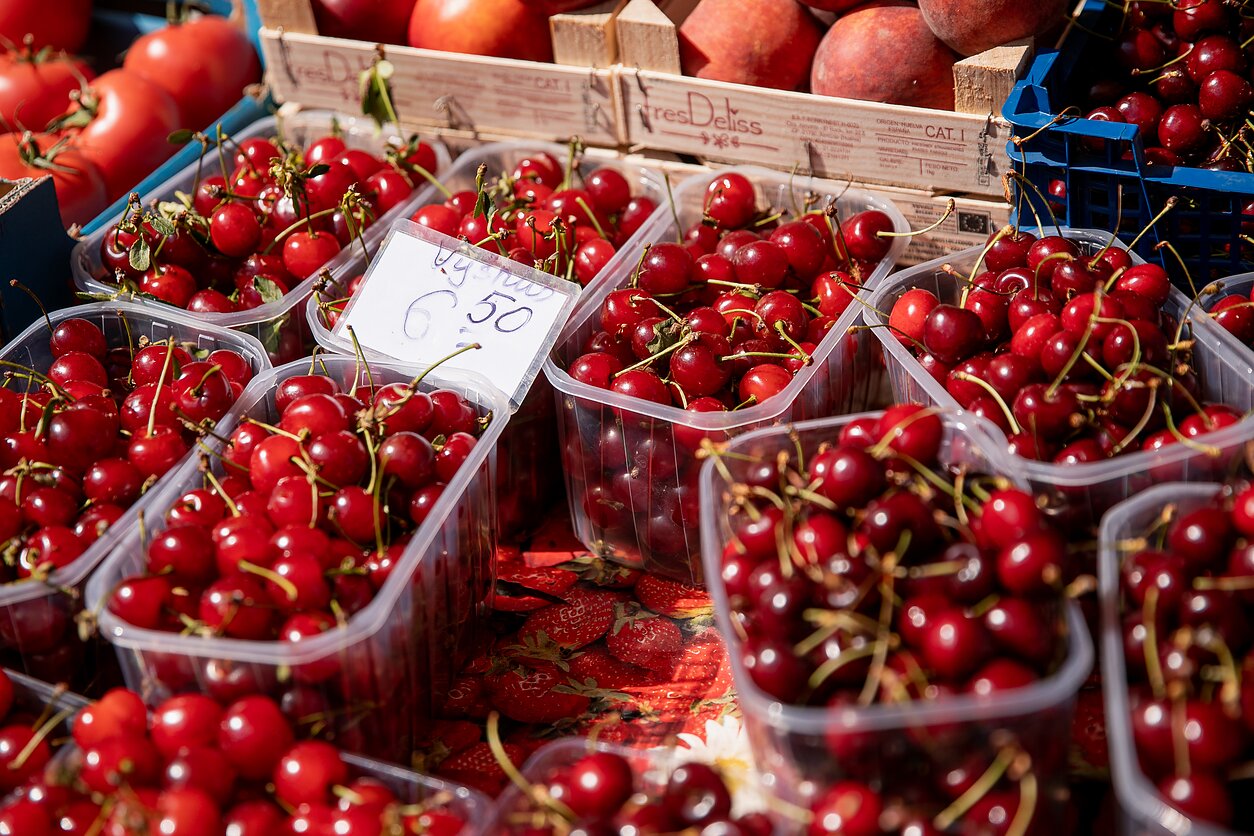 Uogos turguje. Asociatyvi nuotr.