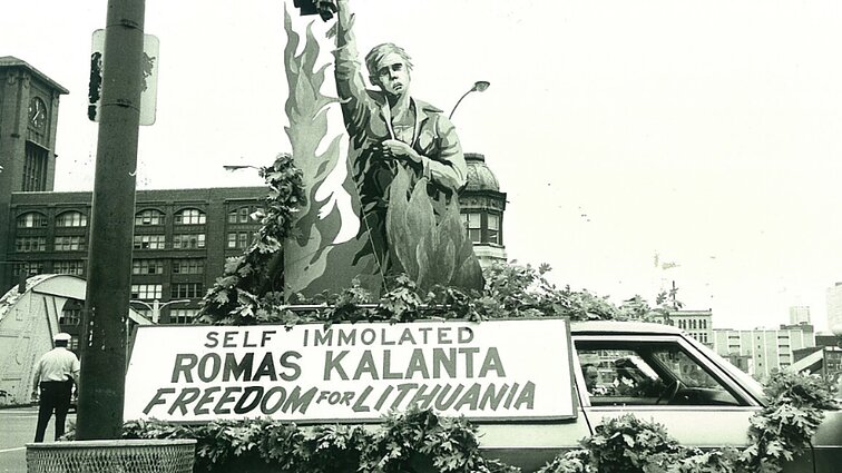 Žinios. Sukanka 50 metų, kai Kaune, sušukęs „Laisvę Lietuvai“, susidegino 19-metis Romas Kalanta