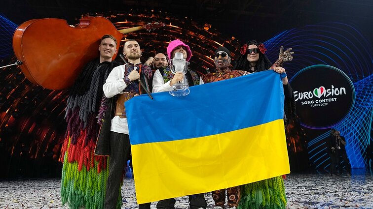 Kitaip būti ir negalėjo: „Kalush Orchestra“ ir jų kūrinys, pavergęs „Eurovizijos“ gerbėjus