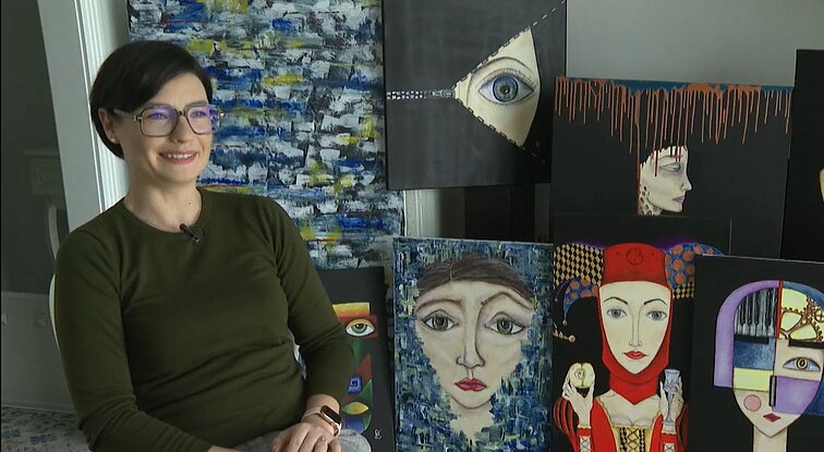 Operos solistė Jomantė Šležaitė-Paukštė ne tik dainuoja ir šoka, bet randa laiko dar vienai meno rūšiai – tapybai