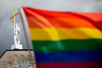 LGBTQ+ vėliava
