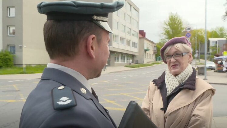 Dviračio žinios. Panelė mokytoja Leokadija: šviesoforas yra vienintelis, kuris dar mirkteli žaismingai, einant gyvenimo keliu!
