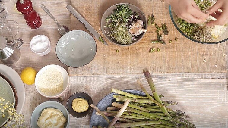 Kai norisi pavasarinio gaivumo: mėgstamas mišraines galima paįvairinti žaliais smidrais