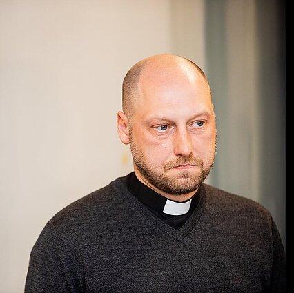Mažoji studija. Daug buveinių. Apie Bažnyčią ir politiką – stačiatikių kun. Vitalis Dauparas