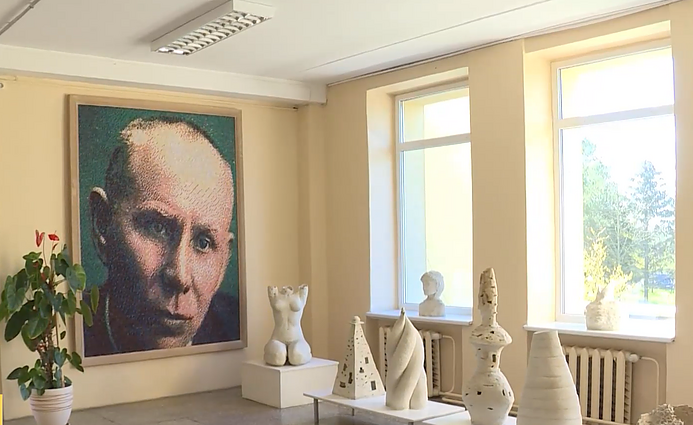 Abiturientas sukūrė įspūdingą skulptoriaus Zikaro portretą: pretenduoja patekti į Lietuvos rekordų knygą