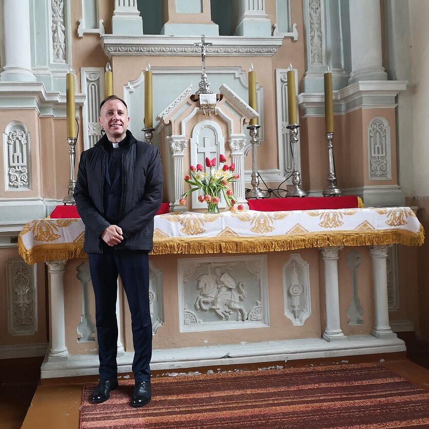 Jolanta Jurkūnienė, Klebonas kunigas dr. Nerijus Vyšniauskas